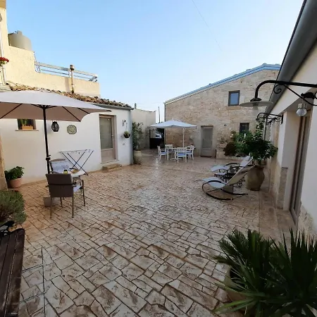 בית כפרי A Staccia רגוזה